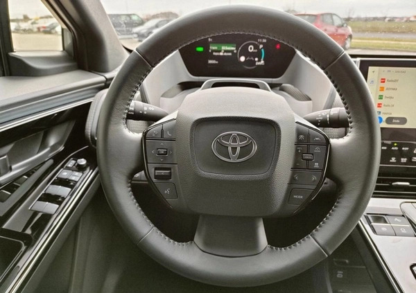 Toyota bZ4X cena 192900 przebieg: 13863, rok produkcji 2022 z Bolków małe 326